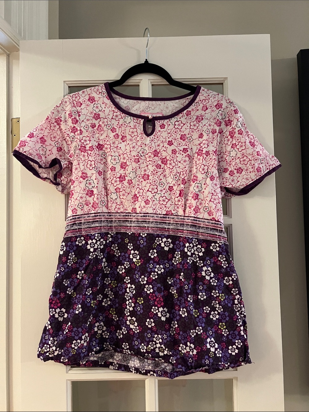 Koi Floral Two-Tone Short Sleeve Scrub Top— Pink & Purple Side Pockets